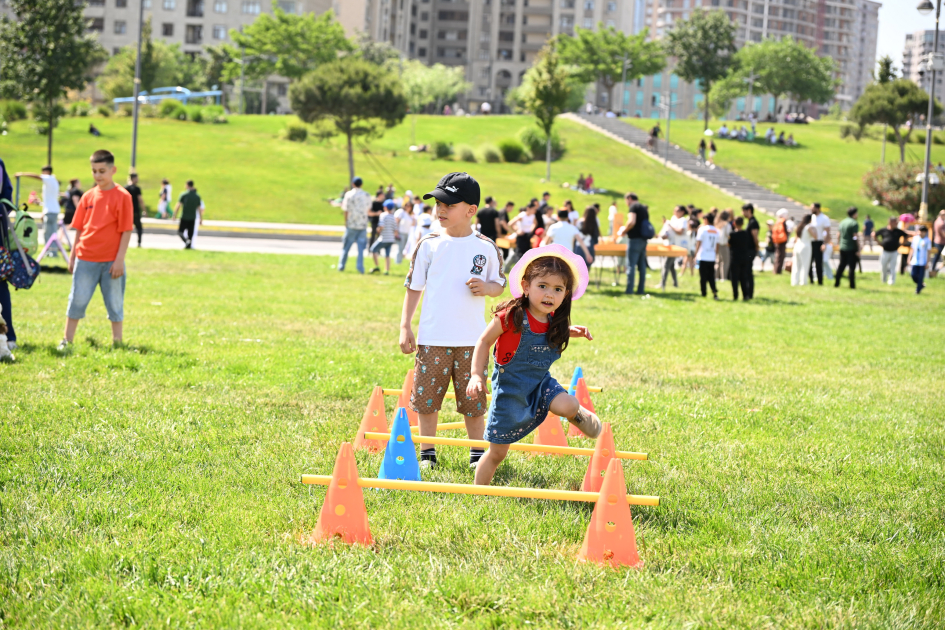 Heydər Əliyev Mərkəzinin parkında Uşaq festivalı keçirilib (FOTO)