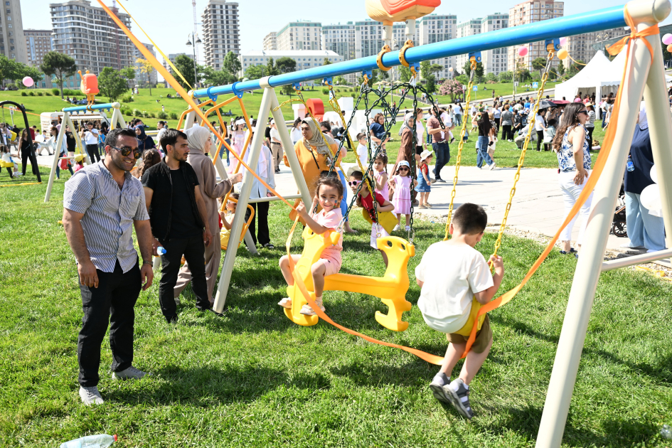 Heydər Əliyev Mərkəzinin parkında Uşaq festivalı keçirilib (FOTO)