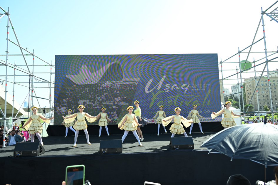 Heydər Əliyev Mərkəzinin parkında Uşaq festivalı keçirilib (FOTO)