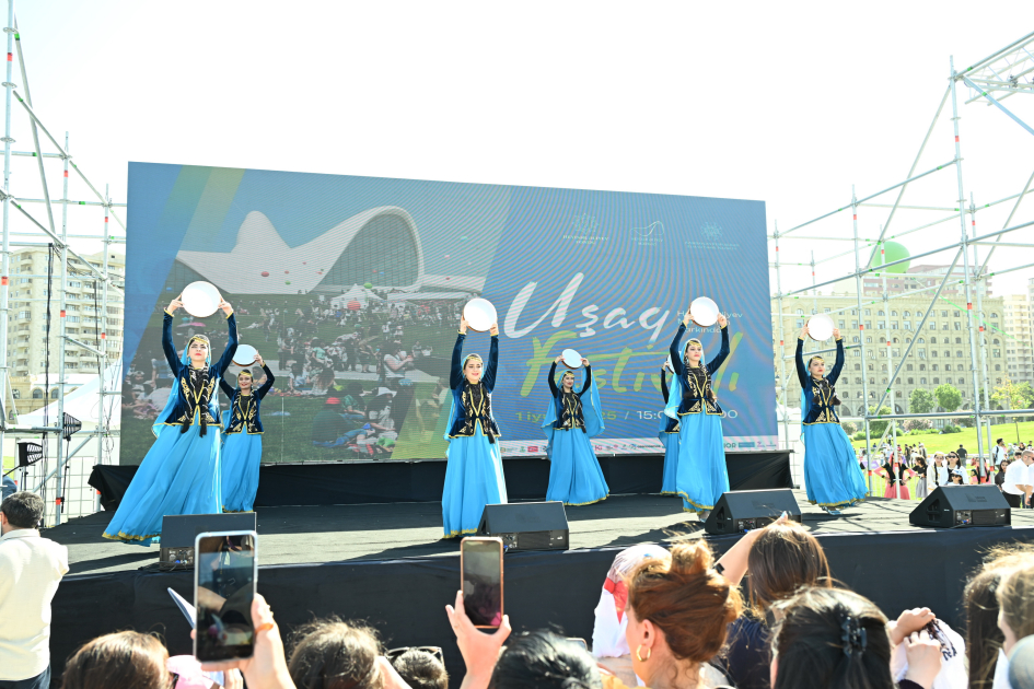 Heydər Əliyev Mərkəzinin parkında Uşaq festivalı keçirilib (FOTO)