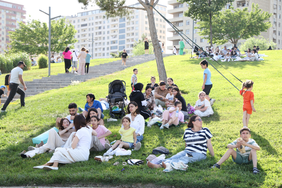 Heydər Əliyev Mərkəzinin parkında Uşaq festivalı keçirilib (FOTO)