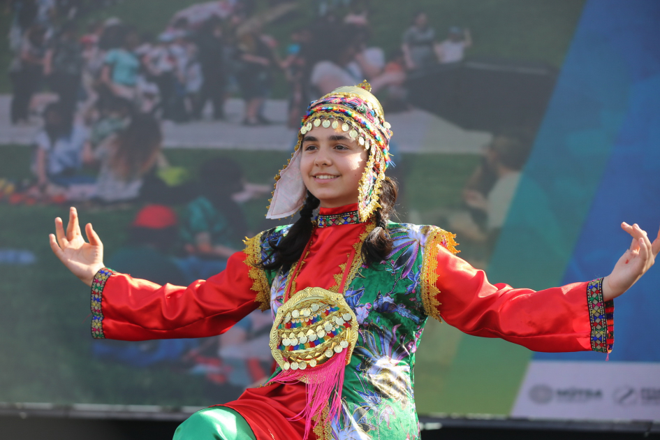Heydər Əliyev Mərkəzinin parkında Uşaq festivalı keçirilib (FOTO)