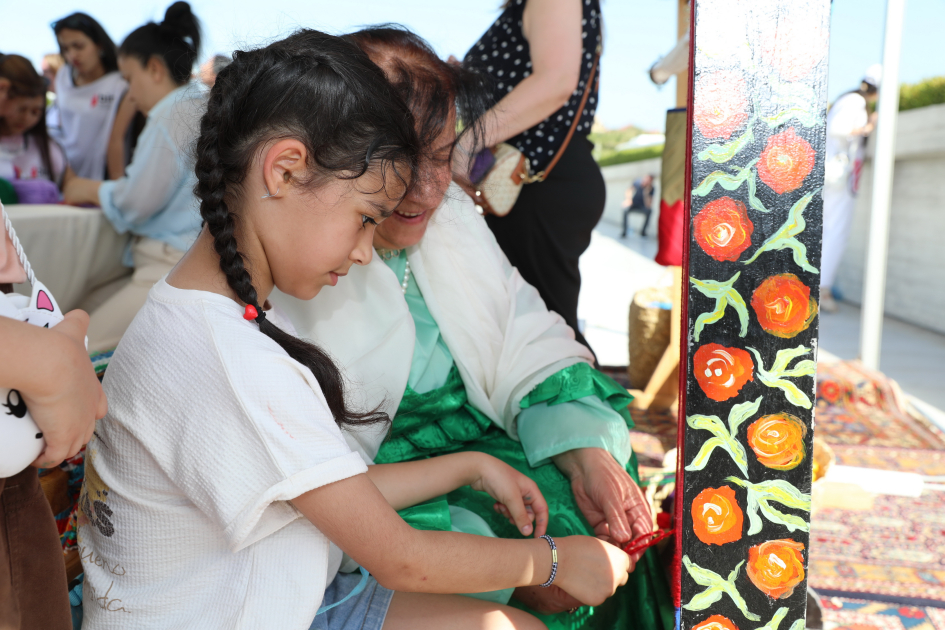Heydər Əliyev Mərkəzinin parkında Uşaq festivalı keçirilib (FOTO)