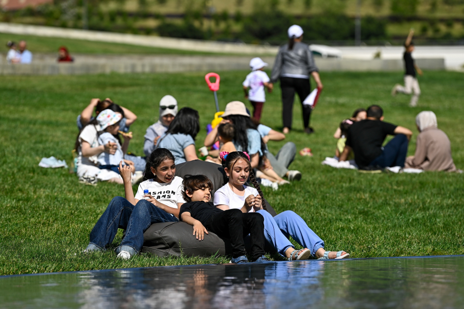 Heydər Əliyev Mərkəzinin parkında Uşaq festivalı keçirilib (FOTO)
