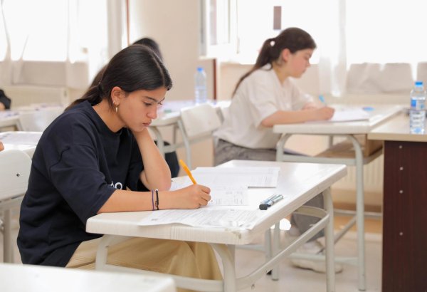 Qəbul imtahanında fərqli dillərdən imtahan vermək istəyən abituriyentlərin nəzərinə!