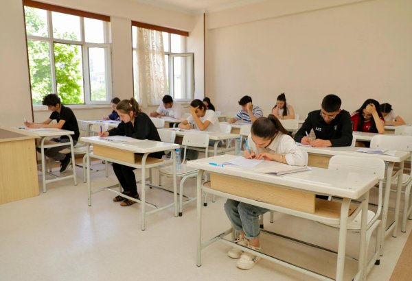 Bu il 1794 tələbə Dövlət Proqramı ilə xaricdə təhsil hüququ qazanıb