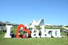 Heydər Əliyev Mərkəzinin parkında Uşaq festivalı keçirilib (FOTO)
