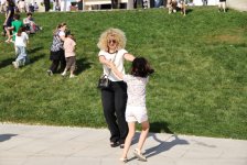 Heydər Əliyev Mərkəzinin parkında Uşaq festivalı keçirilib (FOTO)