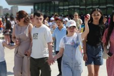 Heydər Əliyev Mərkəzinin parkında Uşaq festivalı keçirilib (FOTO)