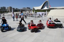 Heydər Əliyev Mərkəzinin parkında Uşaq festivalı keçirilib (FOTO)