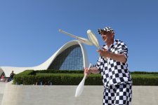 Heydər Əliyev Mərkəzinin parkında Uşaq festivalı keçirilib (FOTO)