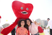 Heydər Əliyev Mərkəzinin parkında Uşaq festivalı keçirilib (FOTO)