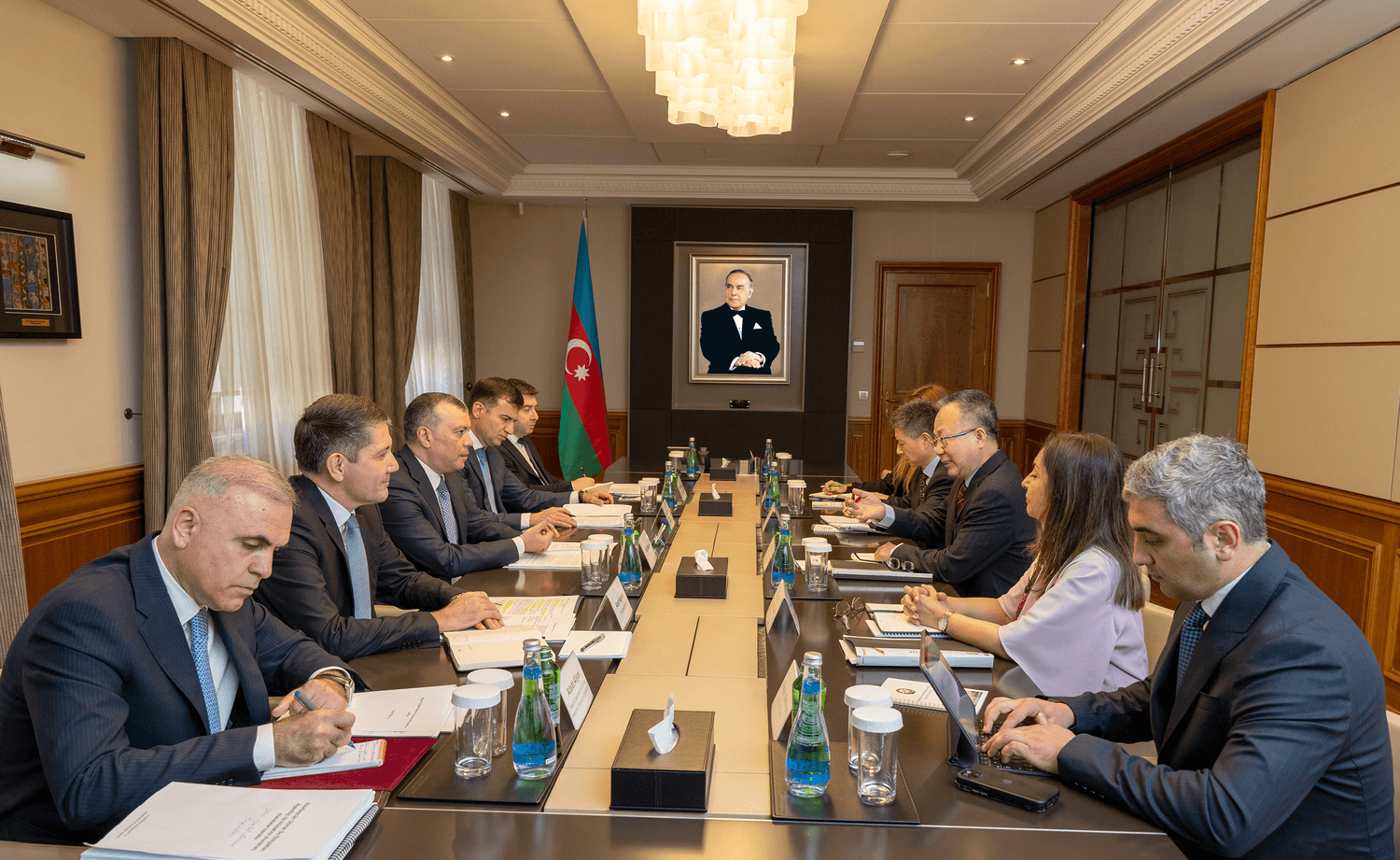 Azərbaycan AİB-lə Şimal-Cənub və Orta Dəhliz boyunca logistika və nəqliyyat infrastrukturunun modernləşdirilməsini müzakirə edib (FOTO)