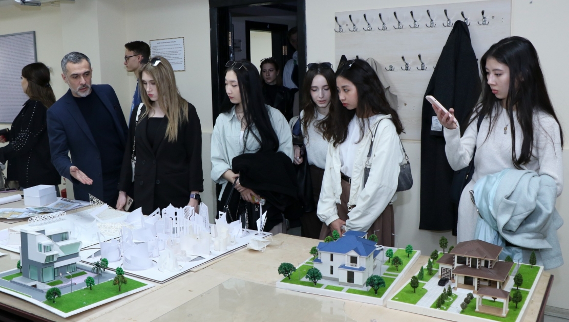 Modern tədris sistemləri və qlobal inteqrasiya konteksində AzMİU – 50 ildə formalaşan təcrübə (FOTO)