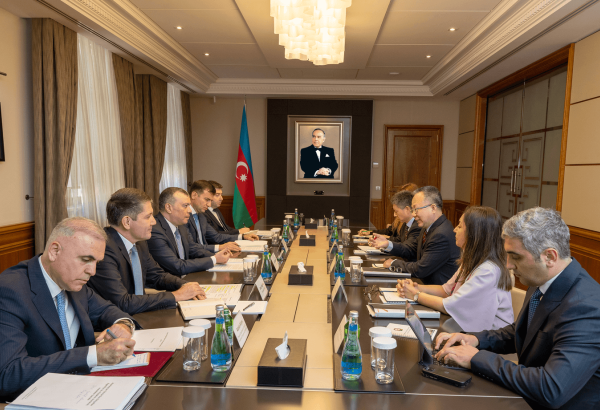 Azərbaycan AİB-lə Şimal-Cənub və Orta Dəhliz boyunca logistika və nəqliyyat infrastrukturunun modernləşdirilməsini müzakirə edib (FOTO)
