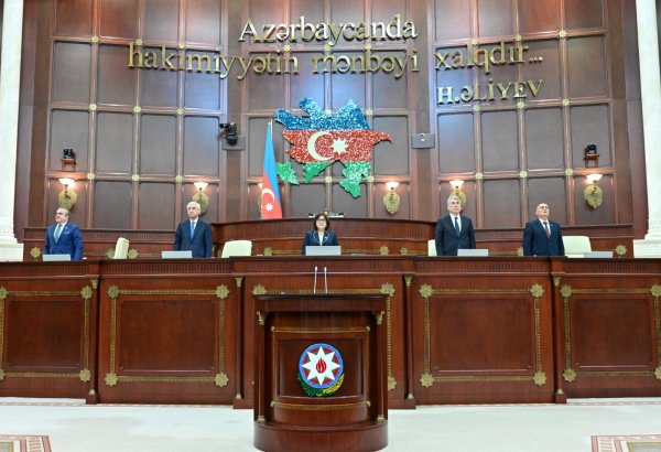 Milli Məclisin növbədənkənar sessiyasının ilk plenar iclası başladı