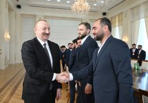 Prezident İlham Əliyev minifutbol üzrə dünya çempionatının qalibi olan Azərbaycan milli komandasının üzvlərini qəbul edib (FOTO/VİDEO) (YENİLƏNİB)
