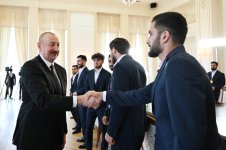 Prezident İlham Əliyev minifutbol üzrə dünya çempionatının qalibi olan Azərbaycan milli komandasının üzvlərini qəbul edib (FOTO/VİDEO) (YENİLƏNİB)