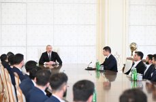 Prezident İlham Əliyev minifutbol üzrə dünya çempionatının qalibi olan Azərbaycan milli komandasının üzvlərini qəbul edib (FOTO/VİDEO) (YENİLƏNİB)