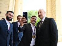 Prezident İlham Əliyev minifutbol üzrə dünya çempionatının qalibi olan Azərbaycan milli komandasının üzvlərini qəbul edib (FOTO/VİDEO) (YENİLƏNİB)