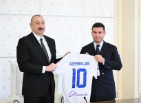 Prezident İlham Əliyev minifutbol üzrə dünya çempionatının qalibi olan Azərbaycan milli komandasının üzvlərini qəbul edib (FOTO/VİDEO) (YENİLƏNİB)
