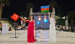 İzmir şəhərində 28 May – Müstəqillik Günü münasibətilə konsert təşkil olunub (FOTO)