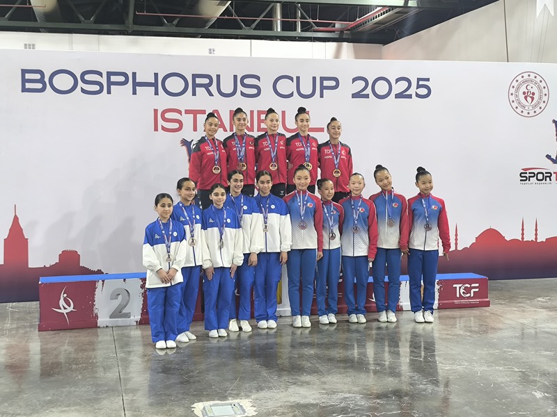 Gimnastlarımız İstanbuldan medallarla qayıtdı (FOTO)