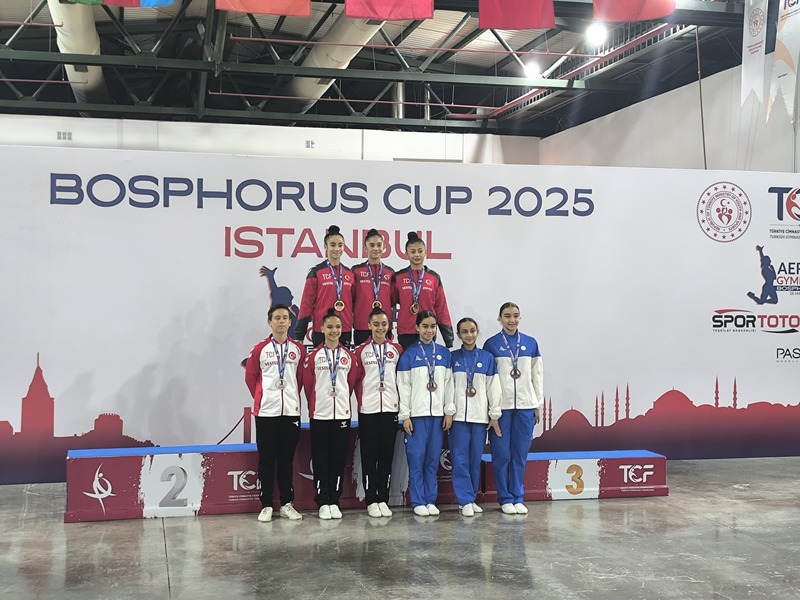 Gimnastlarımız İstanbuldan medallarla qayıtdı (FOTO)