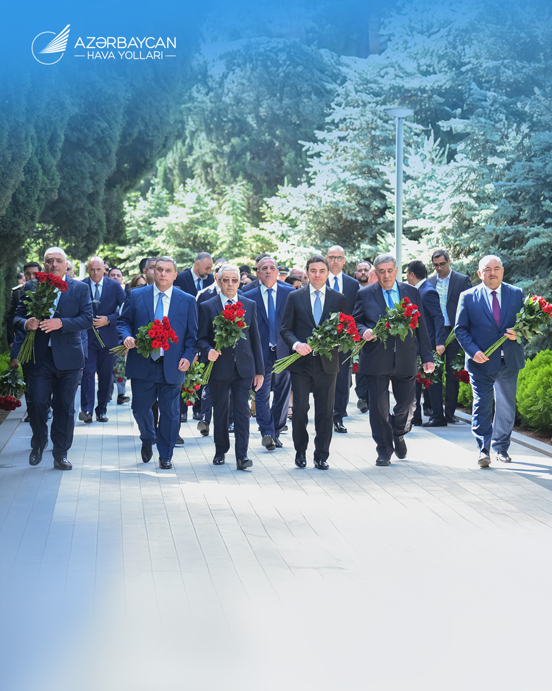 Mülki aviasiya işçiləri Fəxri xiyabanı ziyarət edib (FOTO)