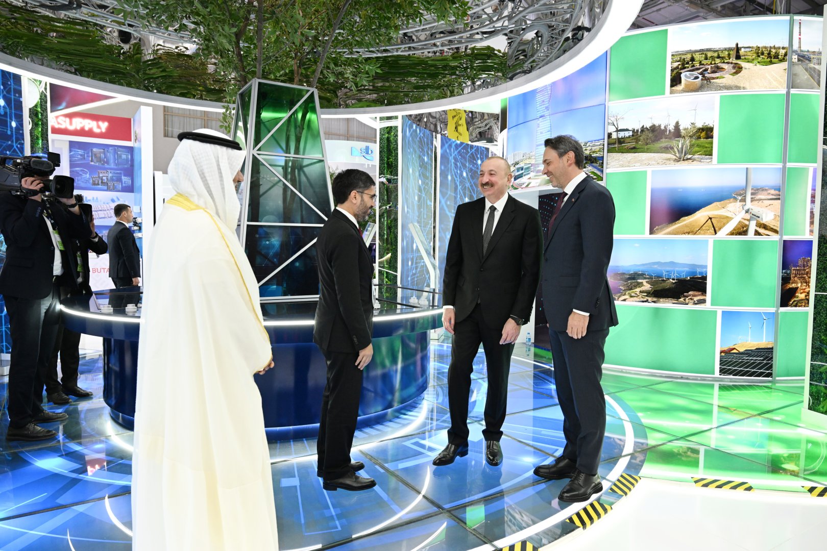 Prezident İlham Əliyev 30-cu “Caspian Oil and Gas”, 13-cü “Caspian Power” və 30-cu “Baku Energy Forum”un rəsmi açılış mərasimində çıxış edib (YENİLƏNİB-4) (FOTO/VİDEO)