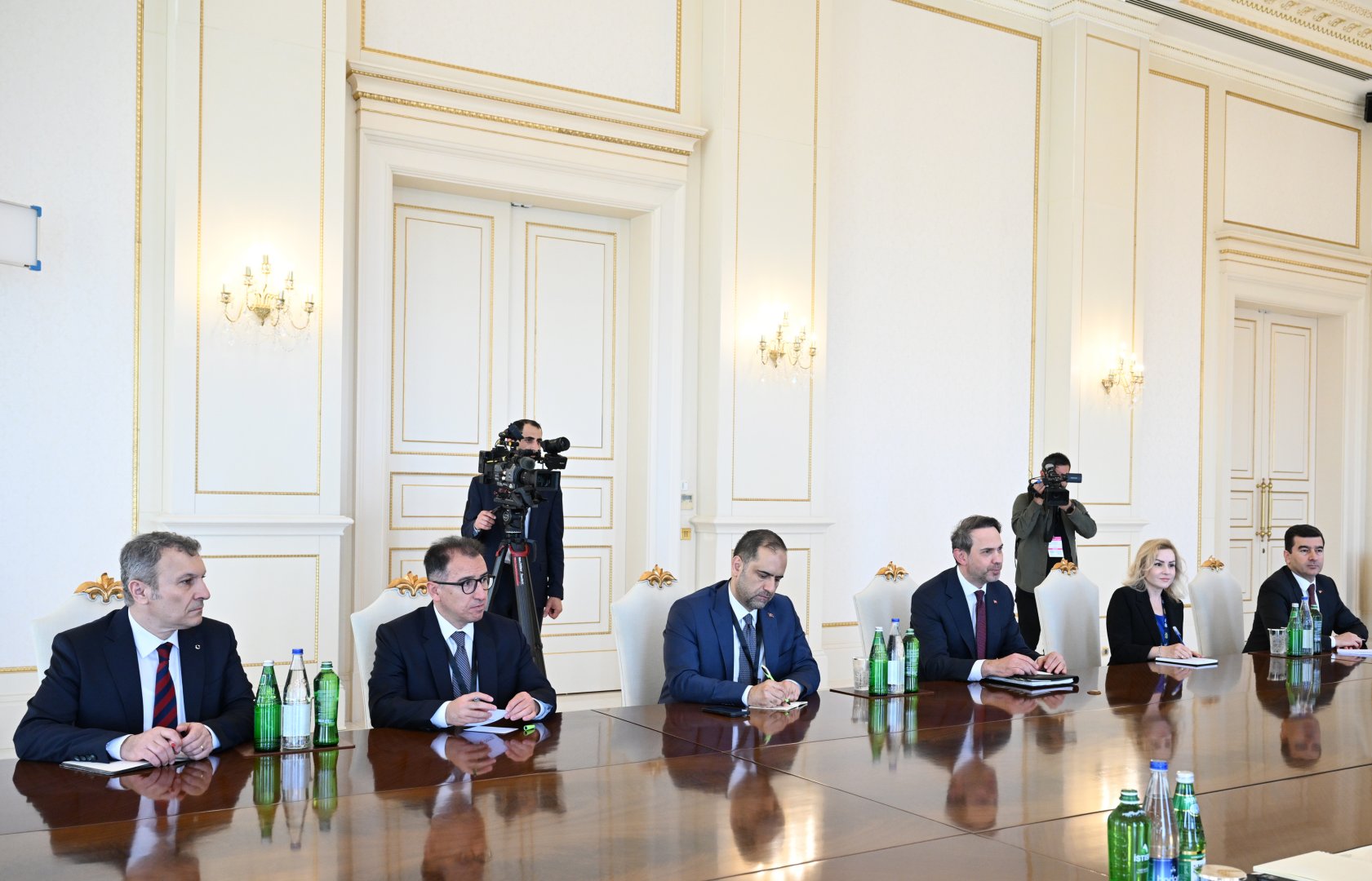Prezident İlham Əliyev Türkiyənin energetika və təbii sərvətlər nazirini qəbul edib (FOTO) (YENİLƏNİB)