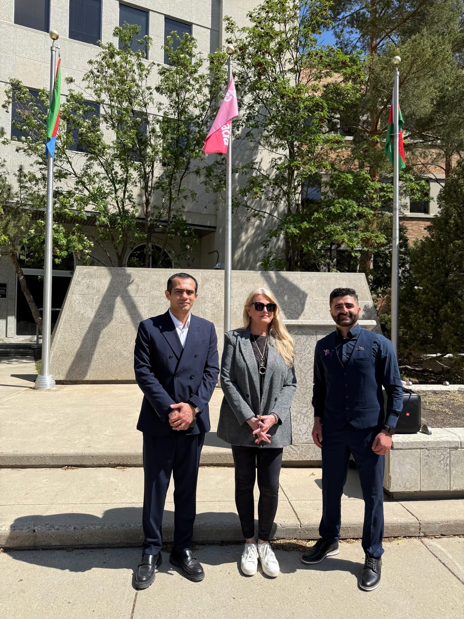 Bayrağımız Kanadanın Saskatun şəhərində ucaldılıb (FOTO)