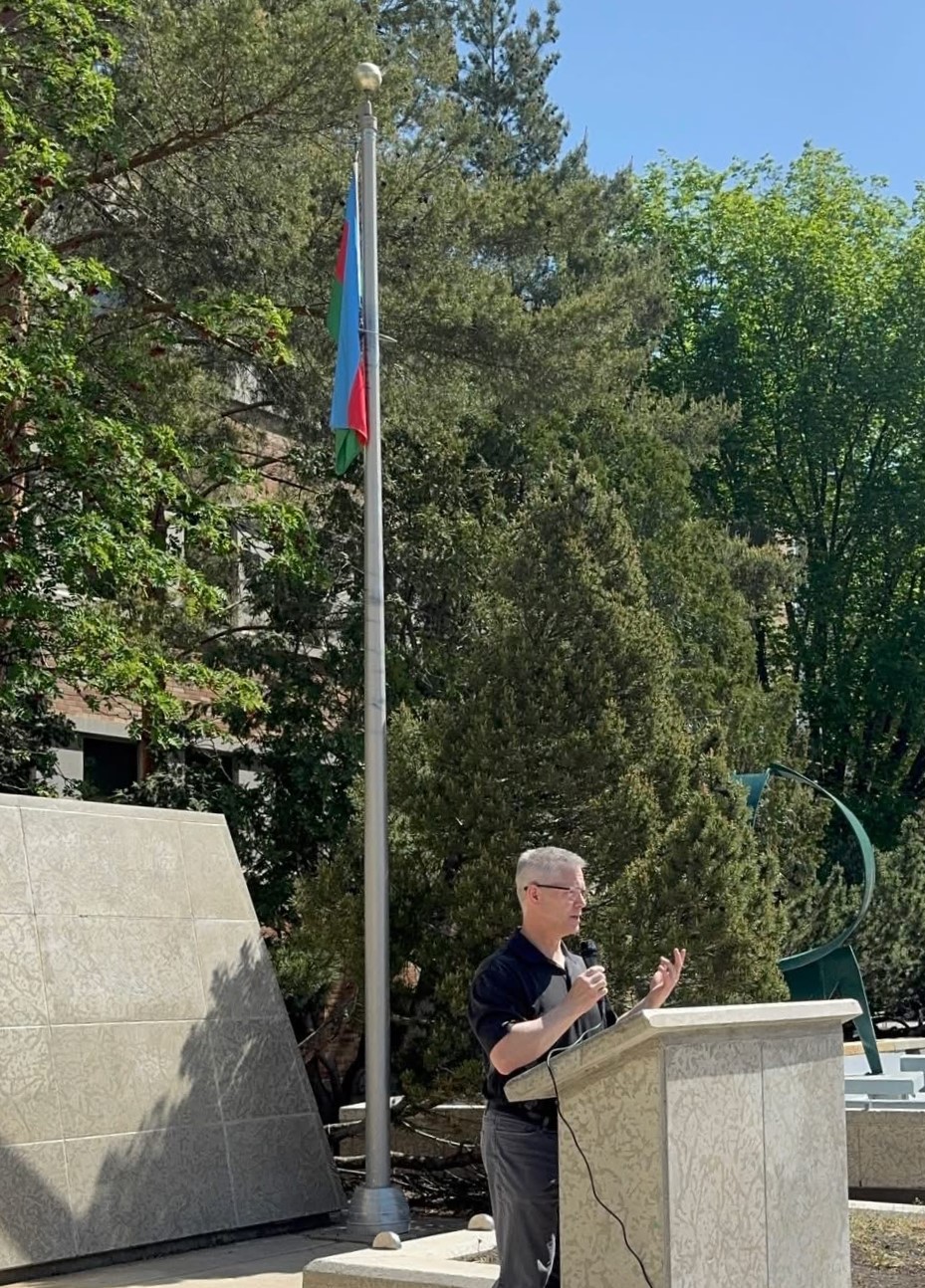 Bayrağımız Kanadanın Saskatun şəhərində ucaldılıb (FOTO)