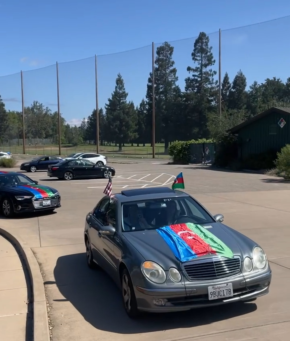 Kaliforniyada soydaşlarımız avtoyürüş keçirib (FOTO)