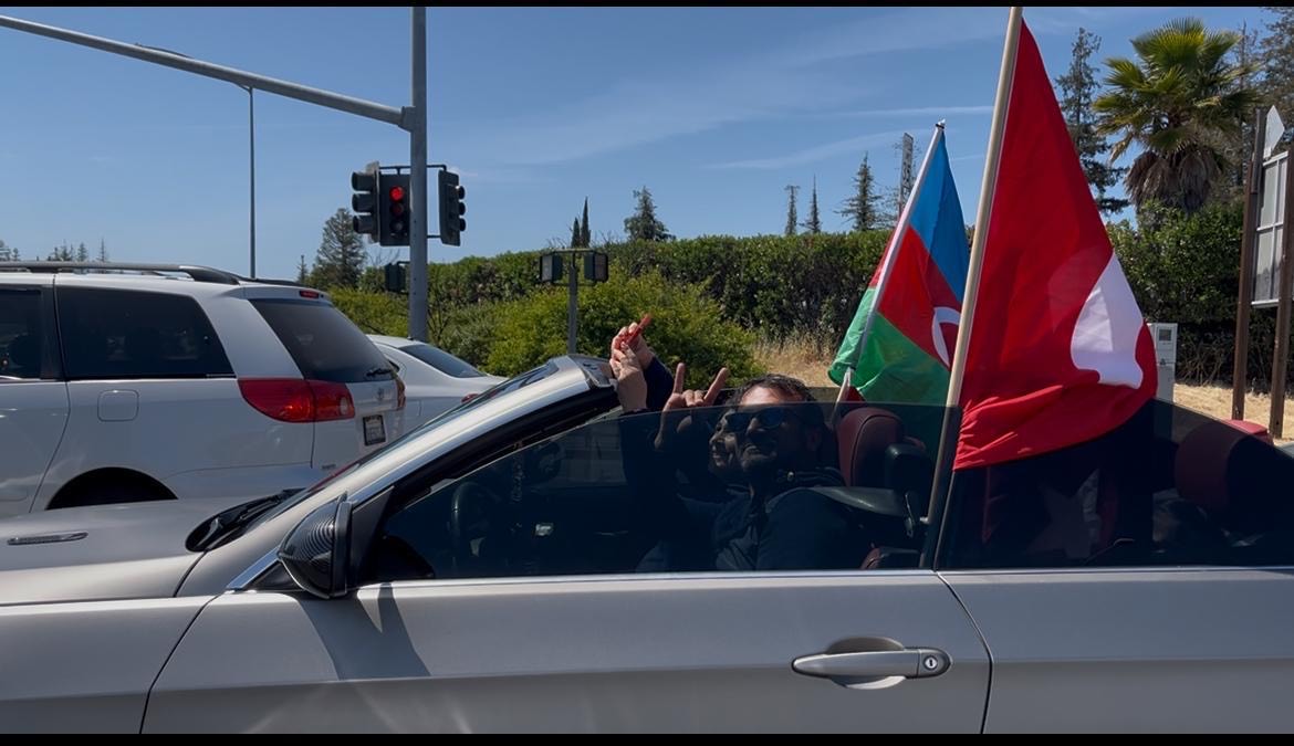 Kaliforniyada soydaşlarımız avtoyürüş keçirib (FOTO)