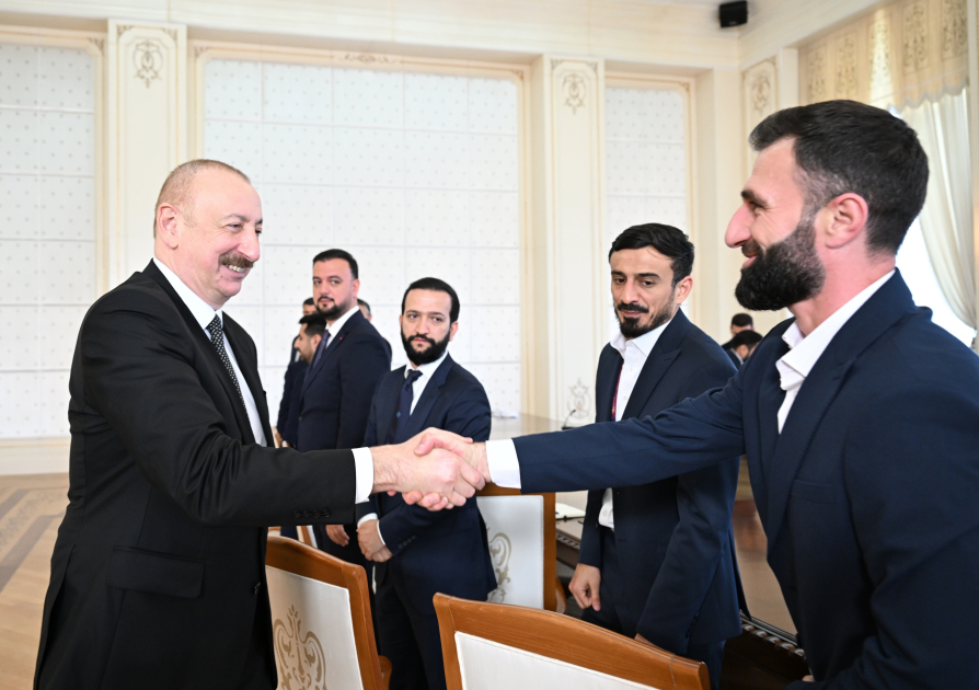 Prezident İlham Əliyev minifutbol üzrə dünya çempionatının qalibi olan Azərbaycan milli komandasının üzvlərini qəbul edib (FOTO) (YENİLƏNİB)