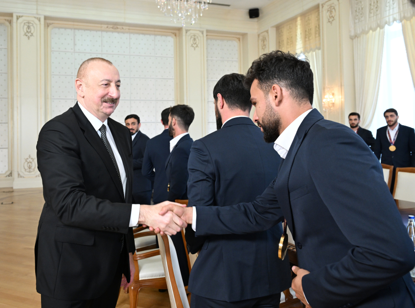 Prezident İlham Əliyev minifutbol üzrə dünya çempionatının qalibi olan Azərbaycan milli komandasının üzvlərini qəbul edib (FOTO) (YENİLƏNİB)