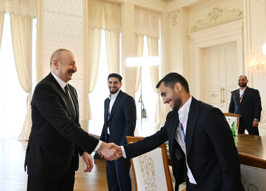 Prezident İlham Əliyev minifutbol üzrə dünya çempionatının qalibi olan Azərbaycan milli komandasının üzvlərini qəbul edib (FOTO) (YENİLƏNİB)