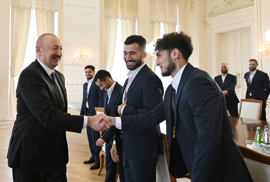 Prezident İlham Əliyev minifutbol üzrə dünya çempionatının qalibi olan Azərbaycan milli komandasının üzvlərini qəbul edib (FOTO) (YENİLƏNİB)