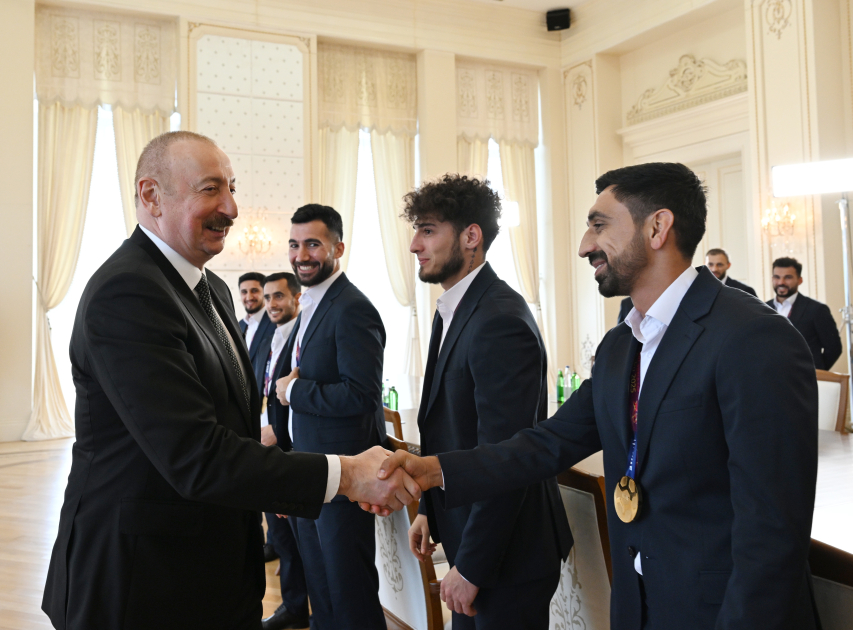 Prezident İlham Əliyev minifutbol üzrə dünya çempionatının qalibi olan Azərbaycan milli komandasının üzvlərini qəbul edib (FOTO) (YENİLƏNİB)