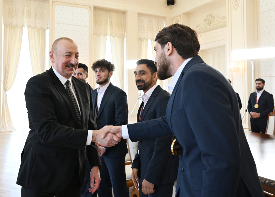 Prezident İlham Əliyev minifutbol üzrə dünya çempionatının qalibi olan Azərbaycan milli komandasının üzvlərini qəbul edib (FOTO) (YENİLƏNİB)
