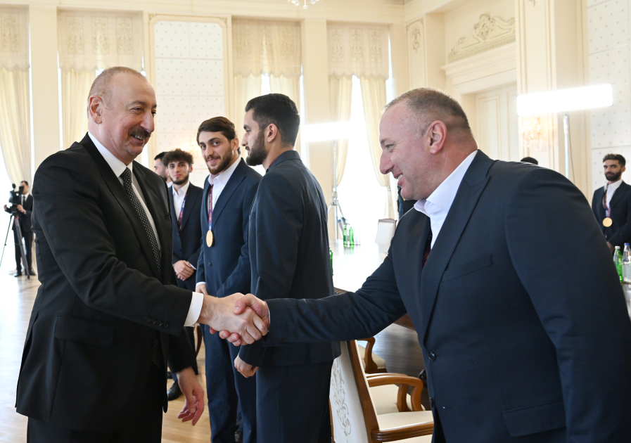 Prezident İlham Əliyev minifutbol üzrə dünya çempionatının qalibi olan Azərbaycan milli komandasının üzvlərini qəbul edib (FOTO) (YENİLƏNİB)