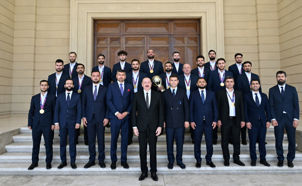 Prezident İlham Əliyev minifutbol üzrə dünya çempionatının qalibi olan Azərbaycan milli komandasının üzvlərini qəbul edib (FOTO) (YENİLƏNİB)