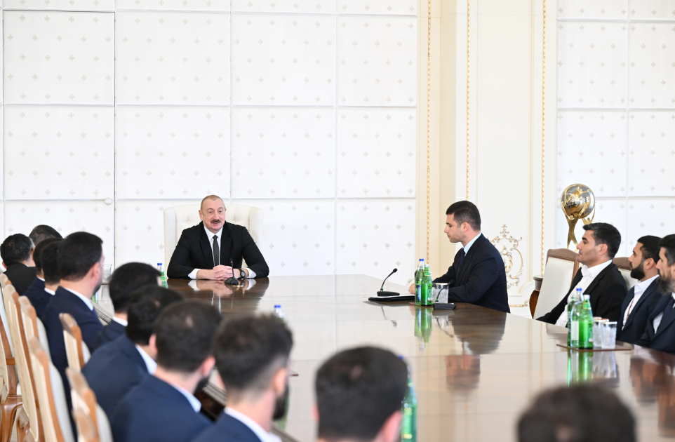 Prezident İlham Əliyev minifutbol üzrə dünya çempionatının qalibi olan Azərbaycan milli komandasının üzvlərini qəbul edib (FOTO) (YENİLƏNİB)