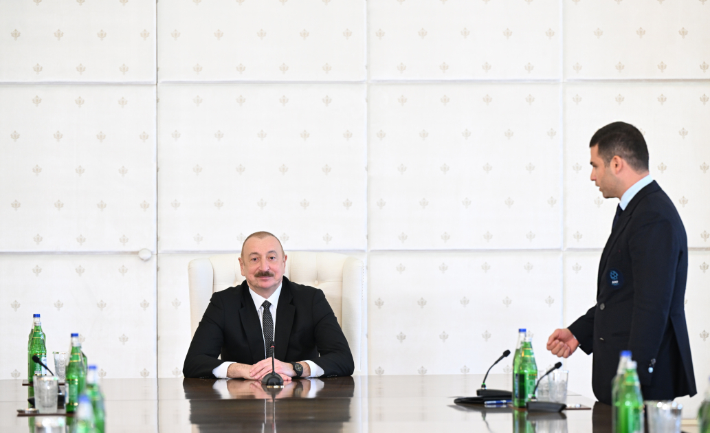 Prezident İlham Əliyev minifutbol üzrə dünya çempionatının qalibi olan Azərbaycan milli komandasının üzvlərini qəbul edib (FOTO) (YENİLƏNİB)