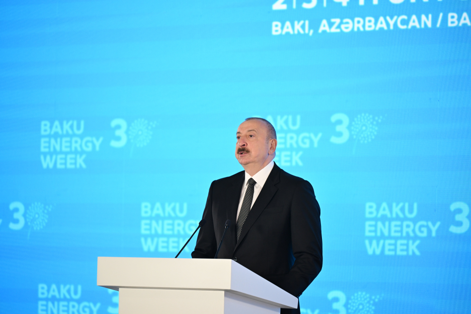 Prezident İlham Əliyev: Bir çox digər ölkələrin enerji təhlükəsizliyinə sərmayə yatırımı Azərbaycanın geosiyasi əhəmiyyətini artırır (TAM NİTQ)