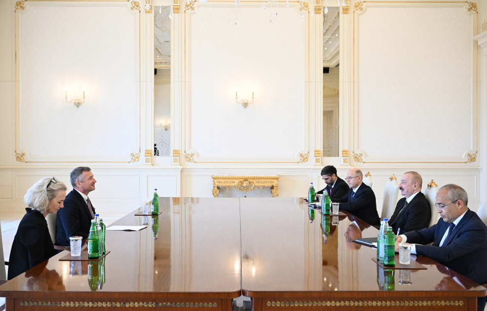 Prezident İlham Əliyev “ExxonMobil” şirkətinin vitse-prezidentini qəbul edib (FOTO/VİDEO) (YENİLƏNİB)