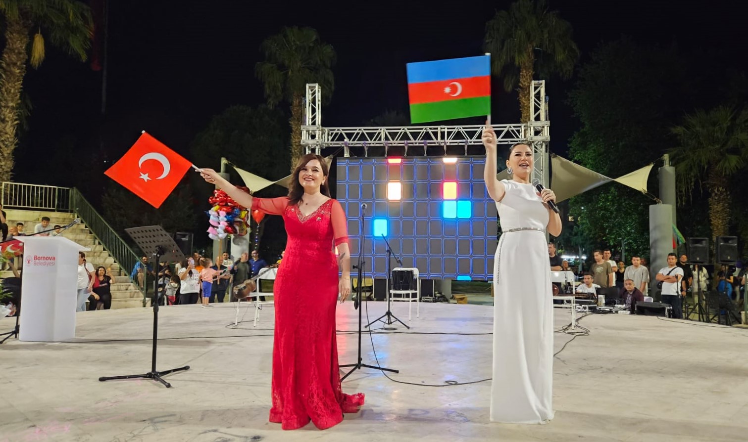 İzmir şəhərində 28 May – Müstəqillik Günü münasibətilə konsert təşkil olunub (FOTO)