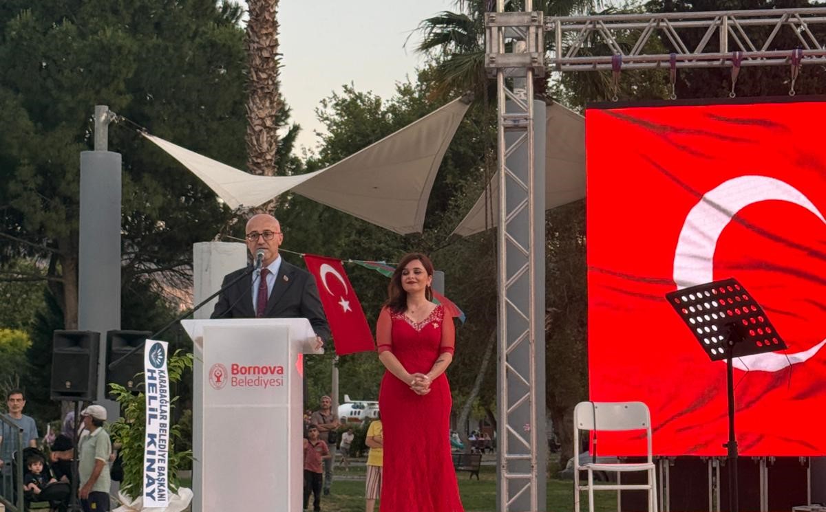 İzmir şəhərində 28 May – Müstəqillik Günü münasibətilə konsert təşkil olunub (FOTO)