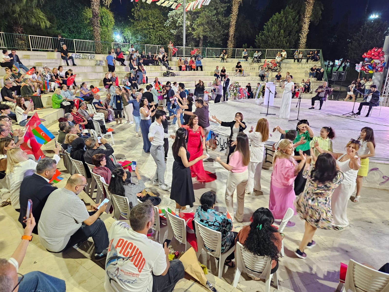 İzmir şəhərində 28 May – Müstəqillik Günü münasibətilə konsert təşkil olunub (FOTO)